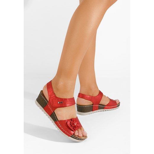 Czerwone sandały na niskim koturnie Eliasea ze sklepu Zapatos w kategorii Sandały damskie - zdjęcie 165298357