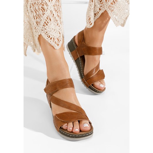 Brązowe sandały na koturnie Falia ze sklepu Zapatos w kategorii Sandały damskie - zdjęcie 165298435