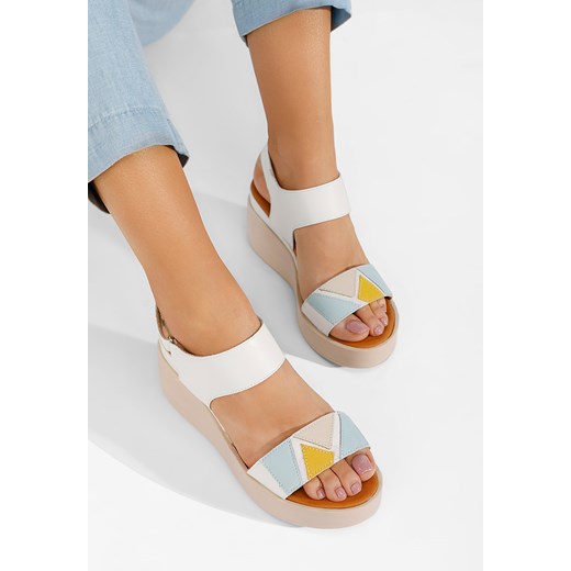 Białe sandały na koturnie skórzane Lauria ze sklepu Zapatos w kategorii Sandały damskie - zdjęcie 165298438
