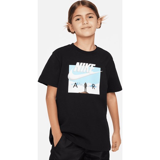 T-shirt dla dużych dzieci Nike Sportswear - Czerń ze sklepu Nike poland w kategorii Bluzki dziewczęce - zdjęcie 165316789