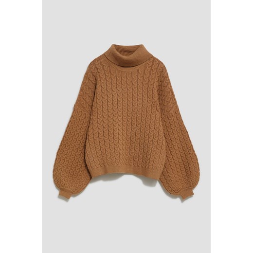 Sweter z golfem i bufiastymi rękawami S Moodo.pl