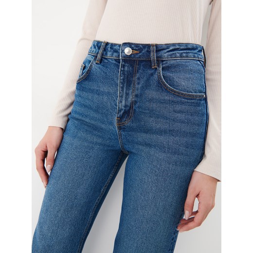 Mohito - Jeansy straight z rozcięciami - Niebieski Mohito 36 Mohito