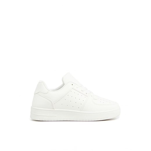 Cropp - Gładkie białe sneakersy - biały ze sklepu Cropp w kategorii Buty sportowe damskie - zdjęcie 165383768