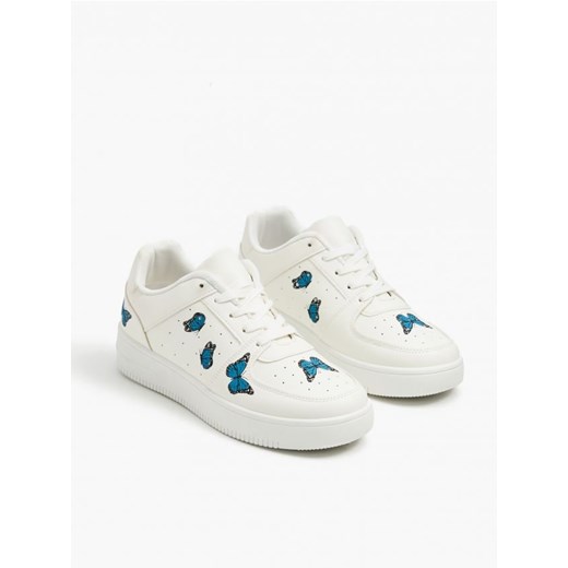 Cropp - Białe sneakersy w motyle - niebieski Cropp 36 Cropp okazja