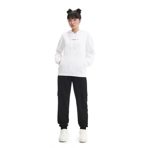 Cropp - Biała bluza z kapturem - biały ze sklepu Cropp w kategorii Bluzy damskie - zdjęcie 165416999