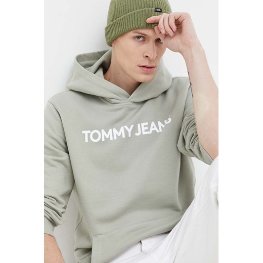 Tommy Jeans bluza bawełniana męska kolor zielony z kapturem z nadrukiem DM0DM18413 ze sklepu ANSWEAR.com w kategorii Bluzy męskie - zdjęcie 165431585