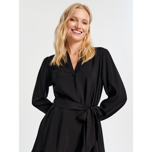 Sinsay sukienka czarna z wiskozy z dekoltem w serek 