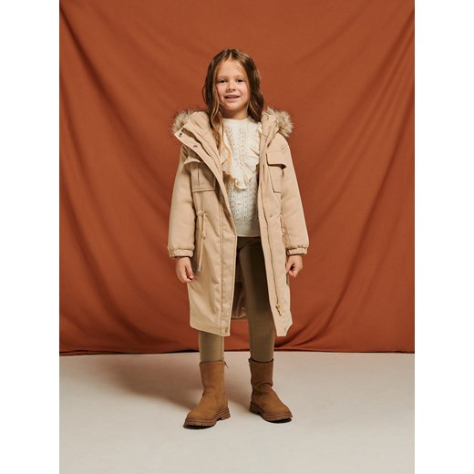 Reserved - Ocieplany płaszcz z kapturem - beżowy ze sklepu Reserved w kategorii Płaszcze dziewczęce - zdjęcie 165572187