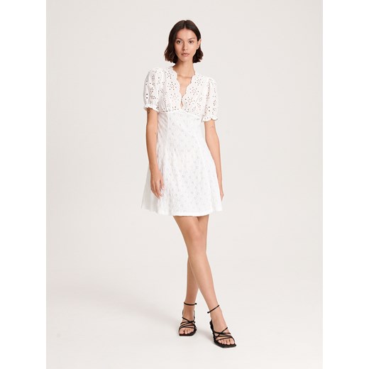 Reserved - Ażurowa sukienka mini - biały Reserved S promocyjna cena Reserved