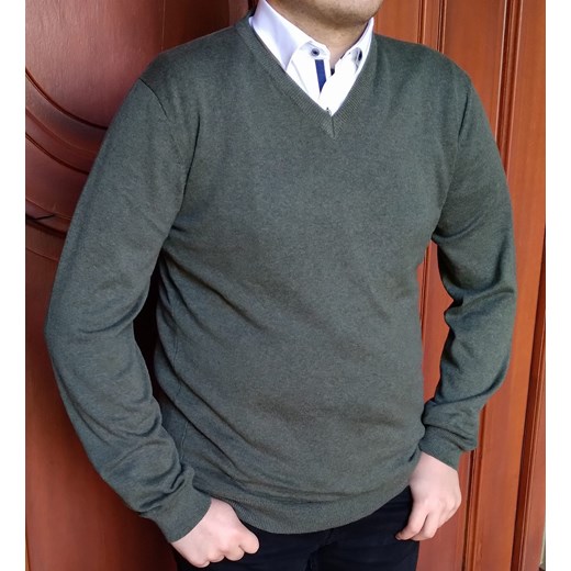 Sweter męski " w serek" ciemno-zielony ze sklepu ATELIER-ONLINE w kategorii Swetry męskie - zdjęcie 165620928