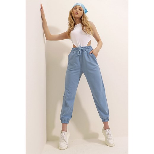Trend Alacati Spodnie dresowe w kolorze błękitnym Trend Alacati M wyprzedaż Limango Polska