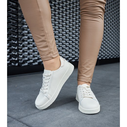 Beżowe skórzane wiązane sneakersy Camilla ze sklepu gemre w kategorii Trampki damskie - zdjęcie 165628696