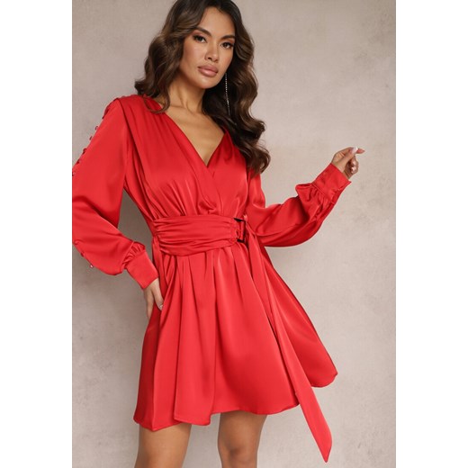 Czerwona Sukienka z Paskiem Ozdobionym Klamrą i Gumką w Talii z Kopertowym Dekoltem Carbanla ze sklepu Renee odzież w kategorii Sukienki - zdjęcie 165668449