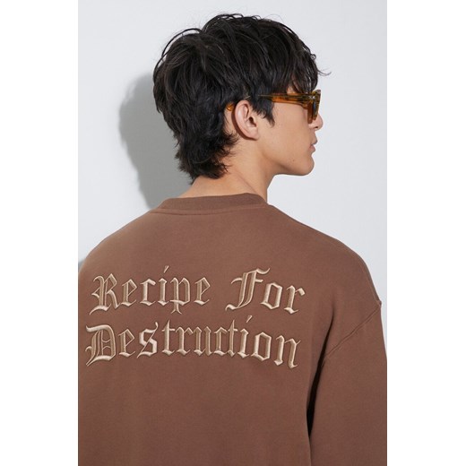 PLEASURES bluza Recipe Crewneck męska kolor brązowy z aplikacją P23F021 BROWN ze sklepu PRM w kategorii Bluzy męskie - zdjęcie 165669418