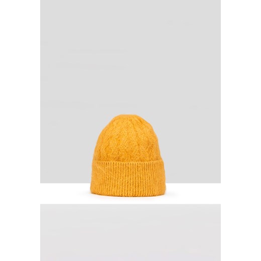 Żółta czapka w warkocze ze sklepu Molton w kategorii Czapki zimowe damskie - zdjęcie 165687216