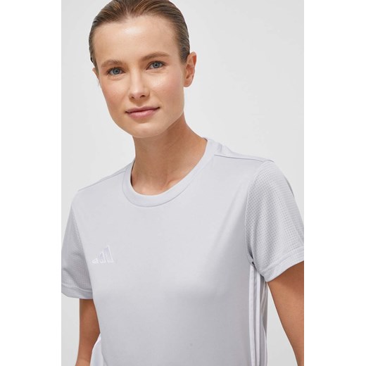 adidas Performance t-shirt treningowy Tabela 23 kolor szary IA9151 ze sklepu ANSWEAR.com w kategorii Bluzki damskie - zdjęcie 165706867