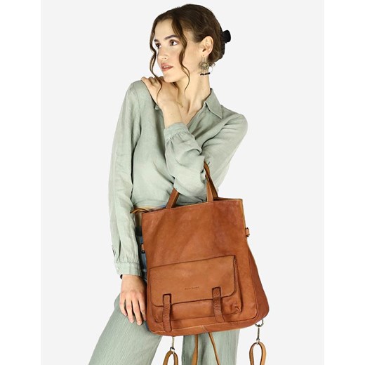 Skórzana torebka plecak z kieszenią z przodu - MARCO MAZZINI brąz camel uniwersalny Verostilo okazyjna cena