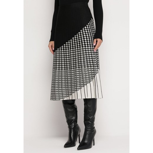 Czarna Rozkloszowana Spódnica Midi w Kratę Azzuro ze sklepu Born2be Odzież w kategorii Spódnice - zdjęcie 165794917
