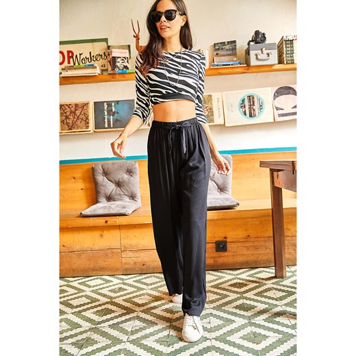 Olalook Spodnie w kolorze czarnym ze sklepu Limango Polska w kategorii Spodnie damskie - zdjęcie 165891535