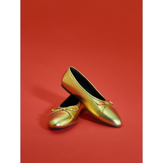 Reserved - Skórzane baleriny - złoty ze sklepu Reserved w kategorii Balerinki - zdjęcie 165984896