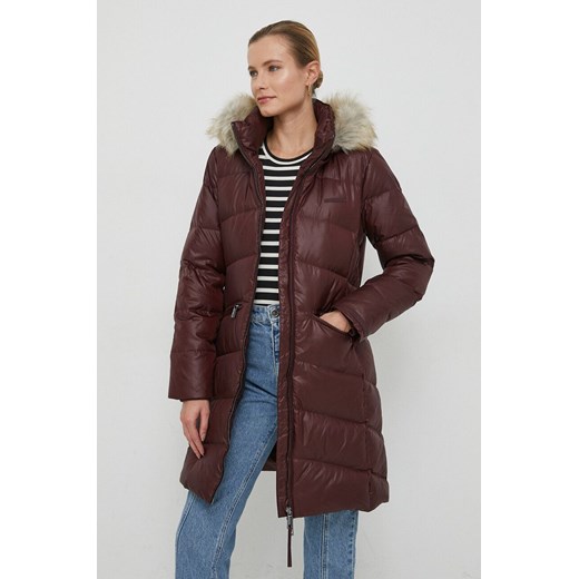 Calvin Klein kurtka puchowa damska kolor bordowy zimowa ze sklepu ANSWEAR.com w kategorii Kurtki damskie - zdjęcie 166005117