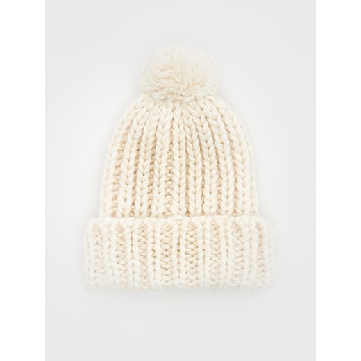 Reserved - Czapka z pomponem - złamana biel ze sklepu Reserved w kategorii Czapki zimowe damskie - zdjęcie 166040538
