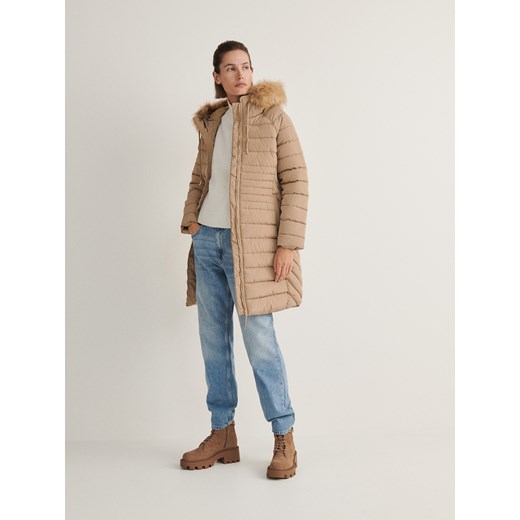 Reserved - Pikowany płaszcz z futerkiem - beżowy ze sklepu Reserved w kategorii Płaszcze damskie - zdjęcie 166040998