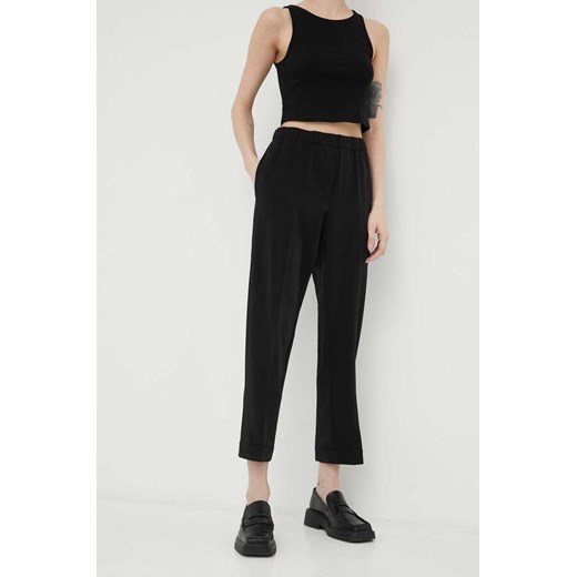 Samsoe Samsoe spodnie damskie kolor czarny proste high waist ze sklepu PRM w kategorii Spodnie damskie - zdjęcie 166042457