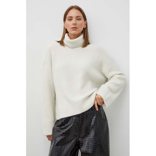 Samsoe Samsoe sweter wełniany damski kolor beżowy ciepły z golfem ze sklepu PRM w kategorii Swetry damskie - zdjęcie 166042677