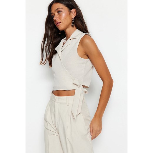 Bluzka damska Trendyol z dekoltem w serek 