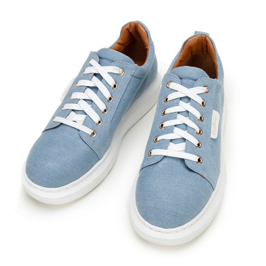 Damskie sneakersy dżinsowe na platformie jasny niebieskie ze sklepu WITTCHEN w kategorii Trampki damskie - zdjęcie 166071527