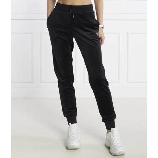 GUESS ACTIVE Spodnie dresowe | Regular Fit ze sklepu Gomez Fashion Store w kategorii Spodnie damskie - zdjęcie 166109786