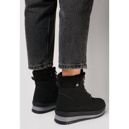 Czarne Traperki na Płaskiej Podeszwie ze Sznurowaniem i Sweterkową Wstawką 39 okazja born2be.pl