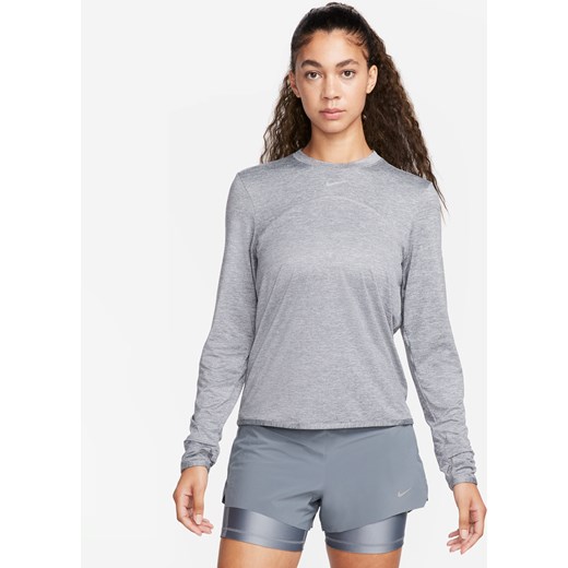 Damska koszulka z półokrągłym dekoltem do biegania Nike Dri-FIT Swift UV - Szary ze sklepu Nike poland w kategorii Bluzki damskie - zdjęcie 166155016