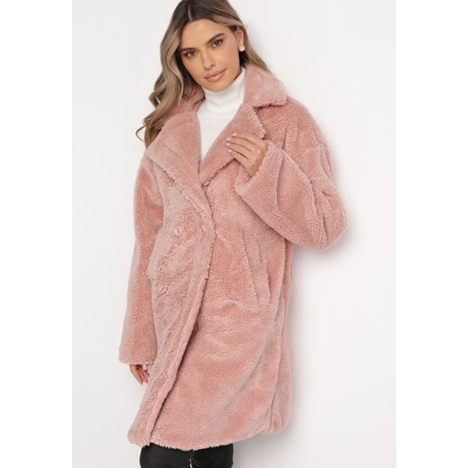 Różowy Futrzany Płaszcz Przed Kolano na Guziki Vignera ze sklepu Born2be Odzież w kategorii Płaszcze damskie - zdjęcie 166167696