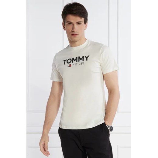Biały t-shirt męski Tommy Jeans w stylu młodzieżowym 