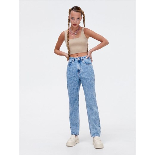 Cropp - Niebieskie jeansy mom z efektem sprania - niebieski Cropp 40 promocyjna cena Cropp