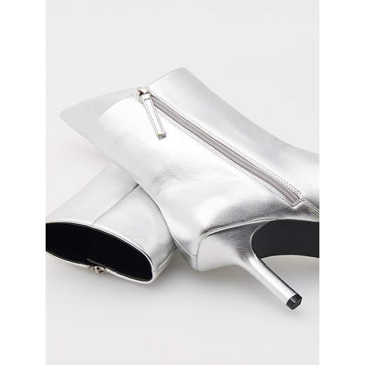 Botki Reserved na szpilce 