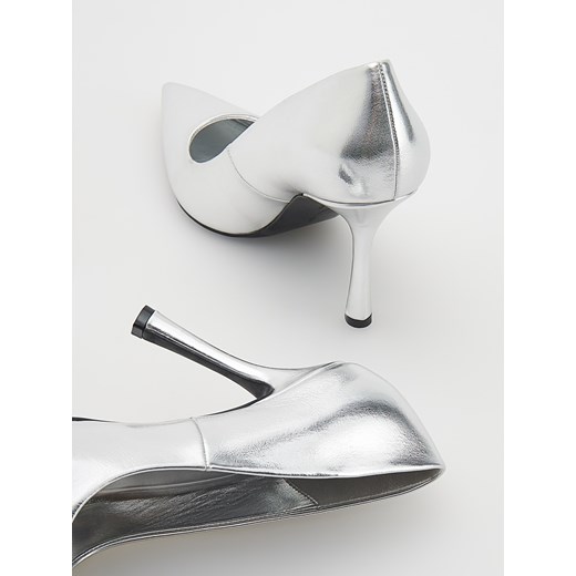 Reserved - Metaliczne czółenka - srebrny Reserved 37 Reserved