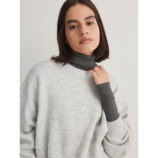 Reserved - Gładki sweter - jasnoszary ze sklepu Reserved w kategorii Swetry damskie - zdjęcie 166288526