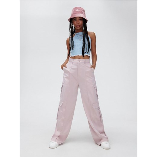 Cropp - Różowe spodnie z kieszeniami cargo - różowy Cropp 36 okazja Cropp