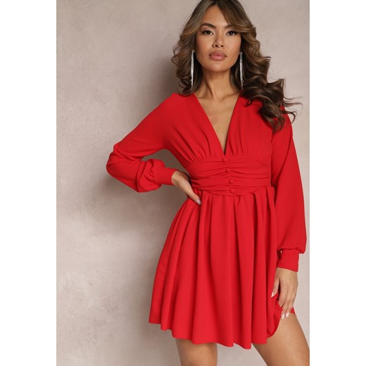 Czerwona Sukienka Mini z Trójkątnym Dekoltem i Marszczoną Talią Ozdobiona Guzikami Bulwina ze sklepu Renee odzież w kategorii Sukienki - zdjęcie 166498798