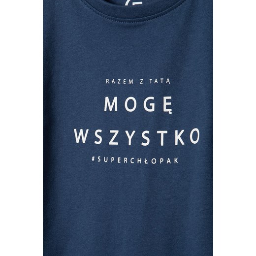 Bawełniany t-shirt chłopięcy z napisem Mogę Wszystko granatowy Family Concept By 5.10.15. 122 5.10.15 okazja