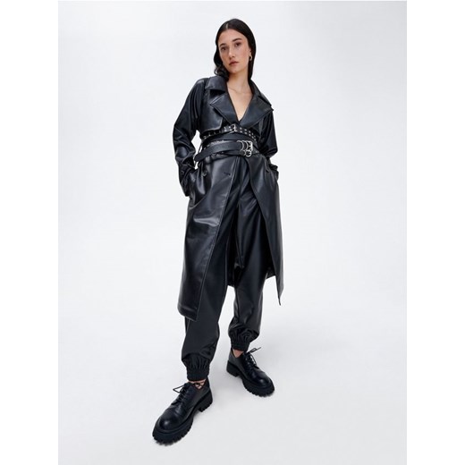 Cropp - Czarne joggery z imitacji skóry - czarny Cropp 36 promocyjna cena Cropp