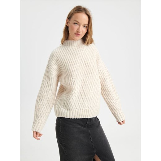 Sinsay - Sweter ze stójką - kremowy ze sklepu Sinsay w kategorii Swetry damskie - zdjęcie 166535939