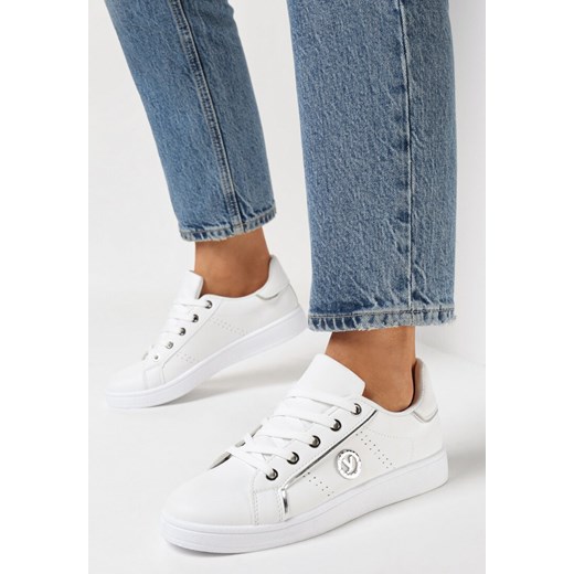 Biało-Srebrne Sznurowane Sneakersy na Płaskiej Podeszwie z Ekoskóry Ozdobnymi Wstawkami Armande ze sklepu born2be.pl w kategorii Buty sportowe damskie - zdjęcie 166627375