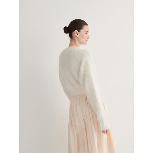 Sweter damski Reserved na wiosnę z dekoltem w serek 