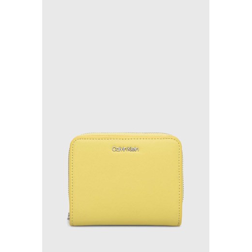 Calvin Klein portfel damski kolor żółty ze sklepu ANSWEAR.com w kategorii Portfele damskie - zdjęcie 166760896