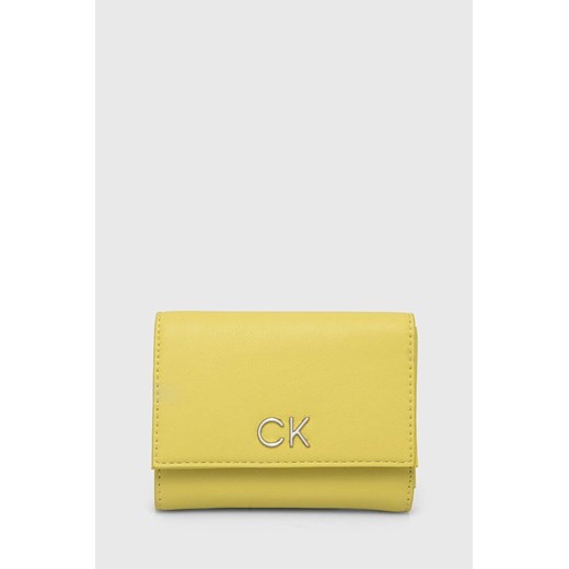 Calvin Klein portfel damski kolor żółty ze sklepu ANSWEAR.com w kategorii Portfele damskie - zdjęcie 166764369