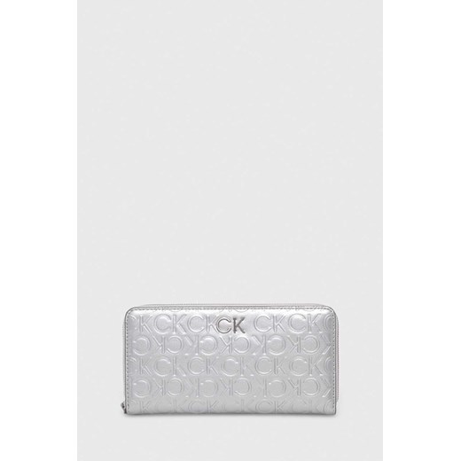 Calvin Klein portfel damski kolor srebrny ze sklepu ANSWEAR.com w kategorii Portfele damskie - zdjęcie 166767415